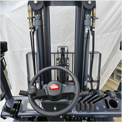 Wide View Mast & Lower Front Console Design